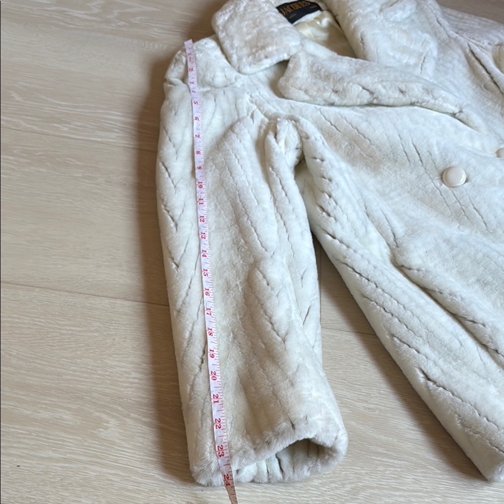 Jacques Saint Laurent Vintage Cozy Plush White Fur Jacket - Picture 7 of 11